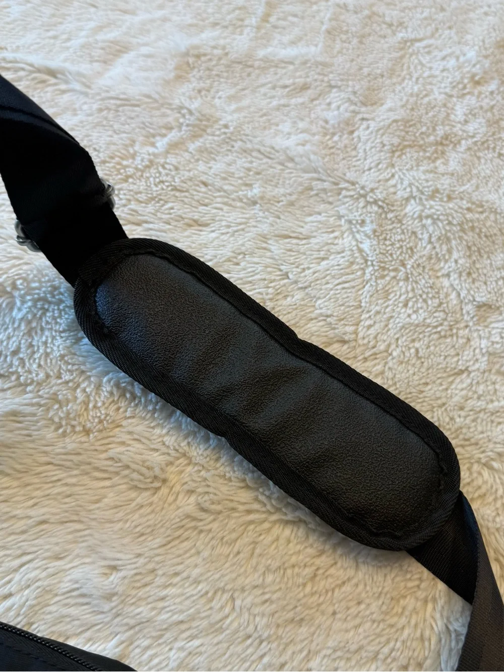 Brookstone Sling Shoulder Messenger Bag Black Unisex Cross Body Travel Commuter